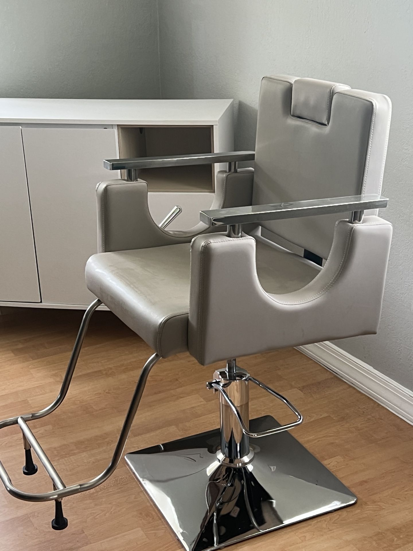 Salin Chair