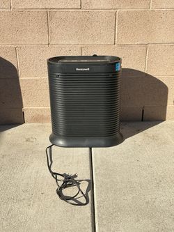 Honeywell True HEPA Air Purifier - Allergen Remover (Black)