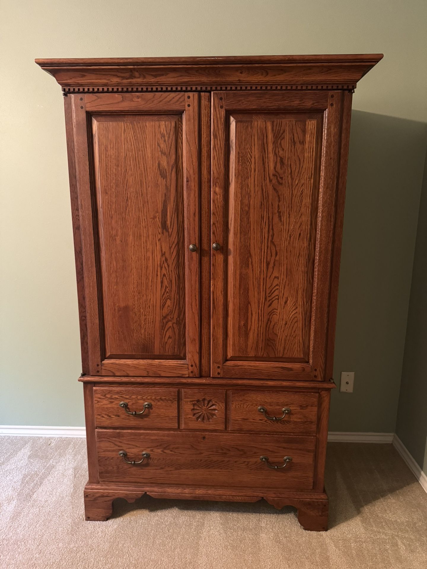Armoire/TV Cabinet