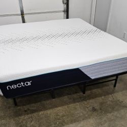 LIKE NEW! Nectar Premier Hybrid King Mattress - Delivery Available