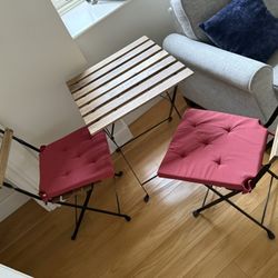table & chairs 
