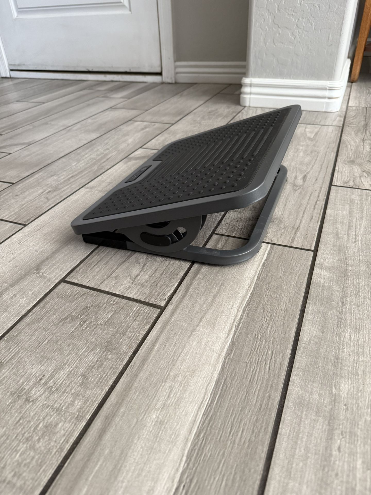 EUREKA ERGONOMIC Tilt Adjustable Footrest