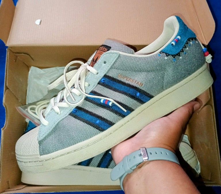 Men's Size 10.5 Adidas Superstar Navajo Culture