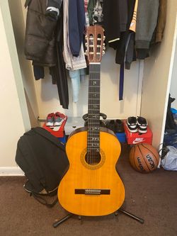 Hohner Classical Acoustic Guitar Bundle + Hard Case & Stand