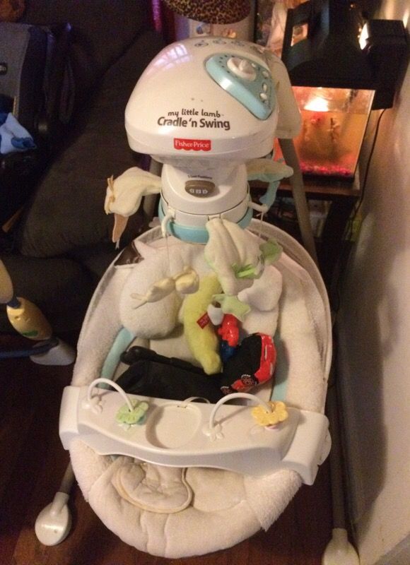 Baby swing uses batteries