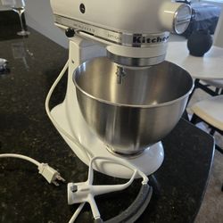 Kitchen Aid Mixer - White - Kept Like New
