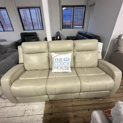 Beige Reclining Sofá! 