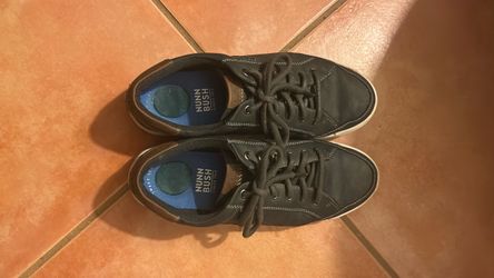 Men’s sz 10 Nunn Bush sneakers