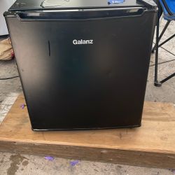 Galanz Mini Fridge 