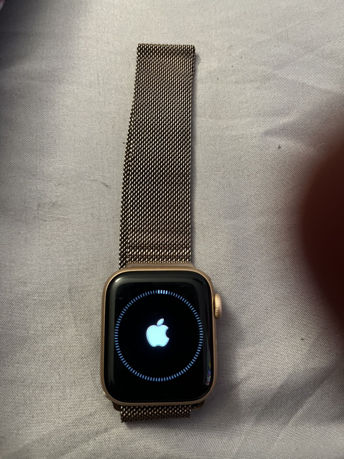 Apple Watch Series 4 (GPS + Cellular) 40mm Smartwatch