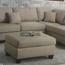  Sectional Sofa W/ 2 Accent Pillows 