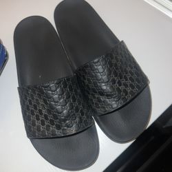 black gucci slides 