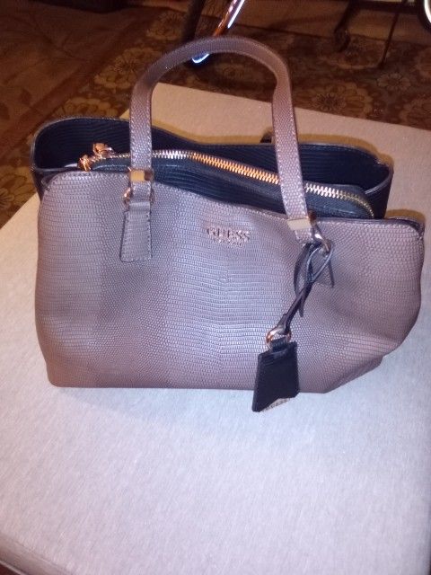 Like New GUESS Women's Purse