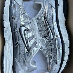 NIKE P-6000 - SIZE 9.5
