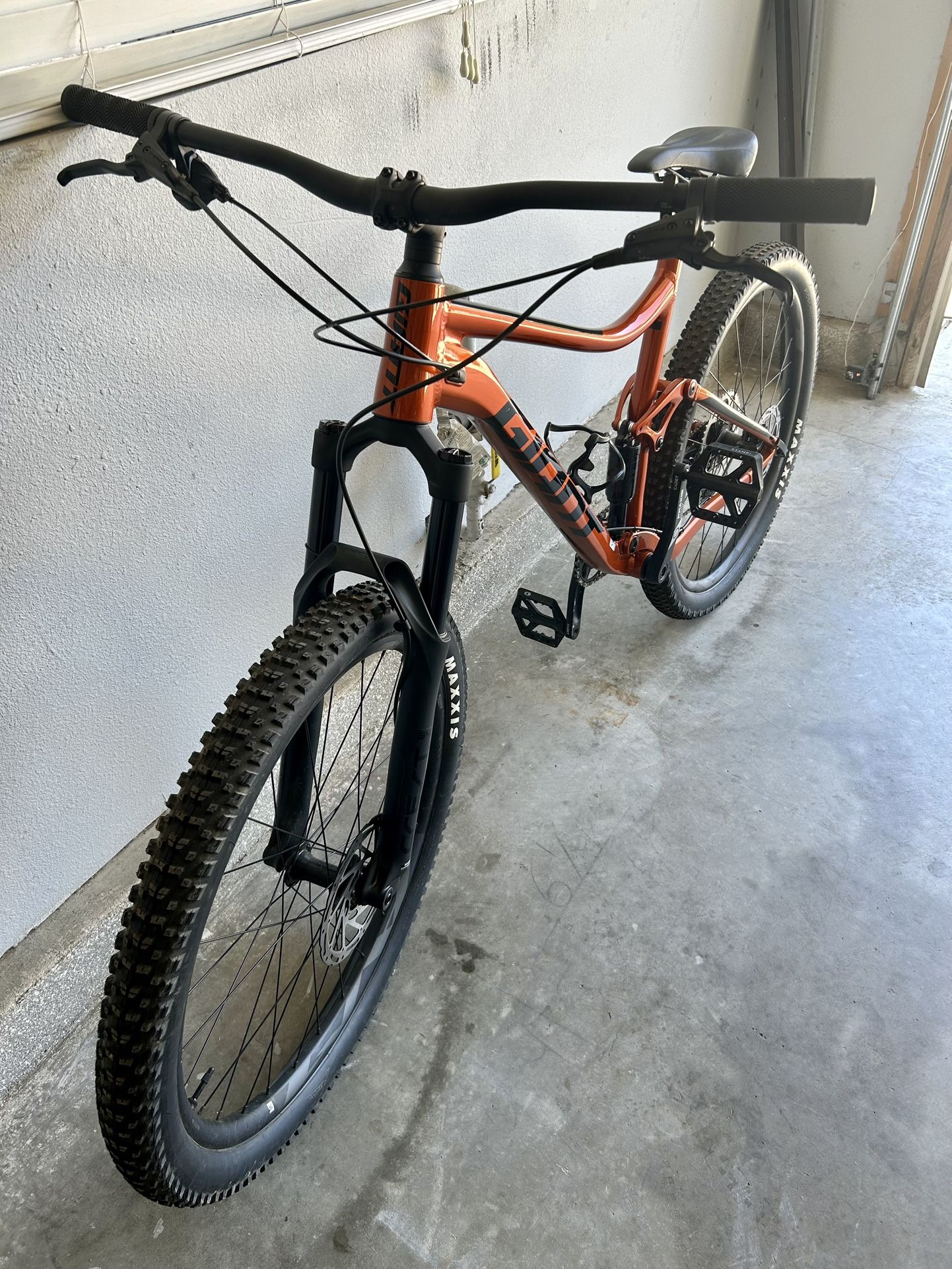27” Giant Stance Mountain Bike Size Large