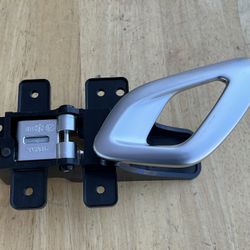 2015-2023 DODGE CHALLENGER FRONT RIGHT PASSENGER SIDE INTERIOR DOOR HANDLE OEM