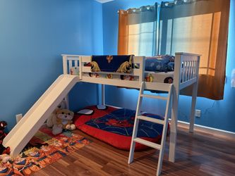 Twin loft Bed- Exceptional condition