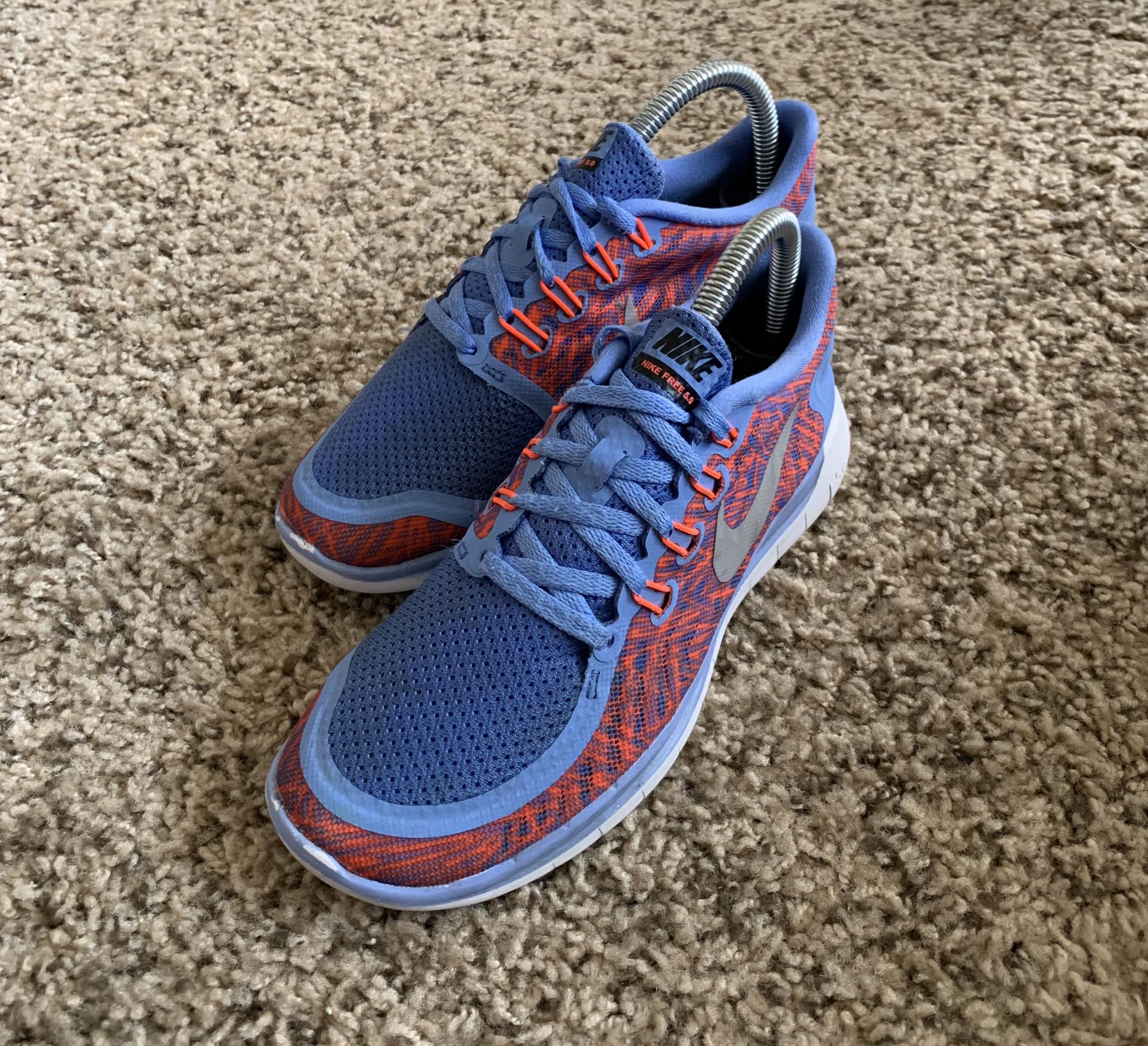Free 5.0 Print Running Shoes Women's Size 6 for Sale in Dallas, TX OfferUp