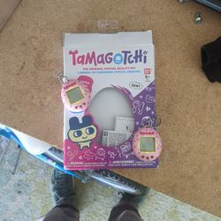 Tamagotchi (2)
