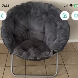 Saucer chair