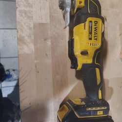 DEWALT 20 VOLT CORDLESS MULTI TOOL/OSCILLATING TOOL