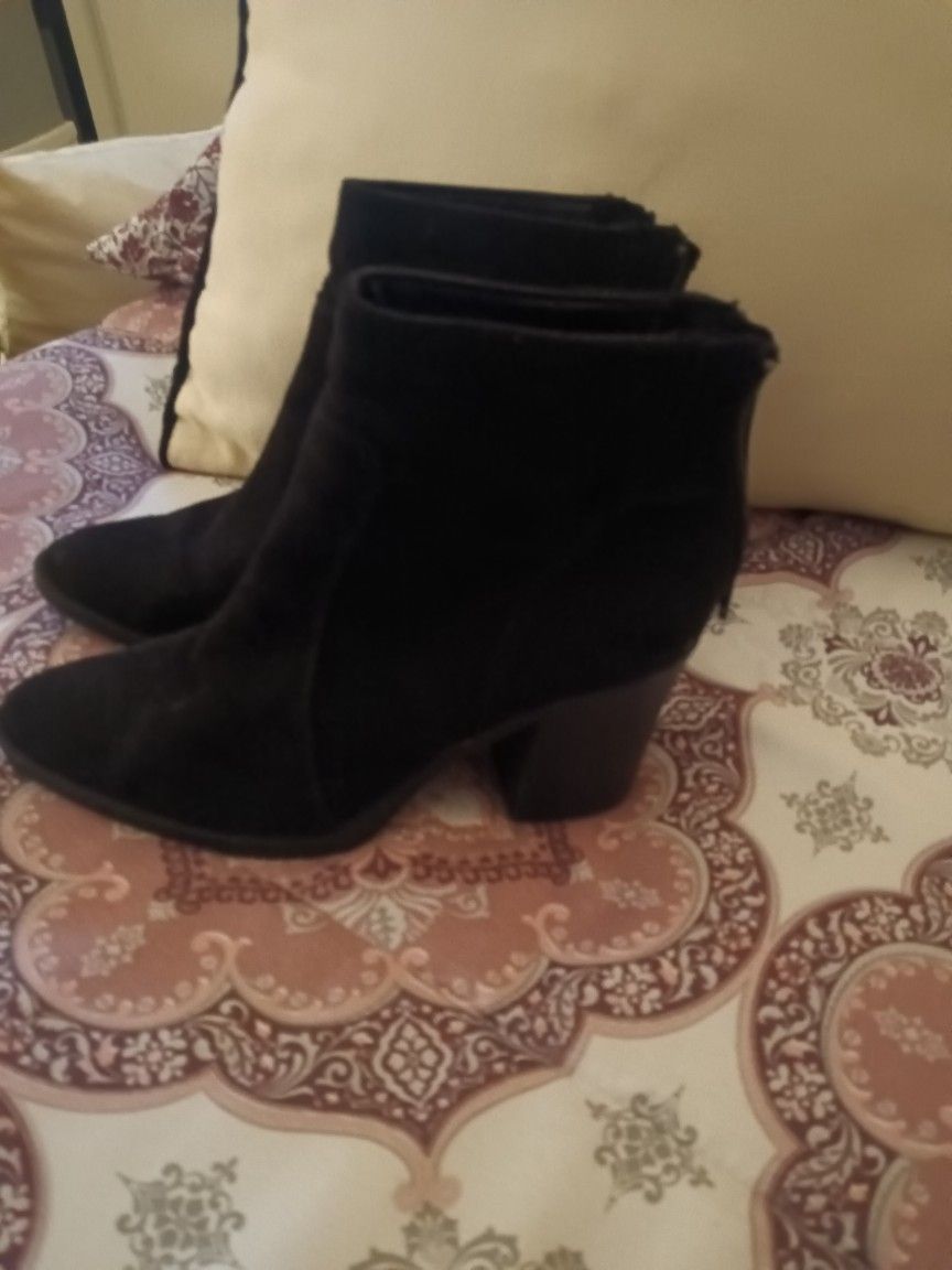 Cute Suede Boots Size Seven And A Half