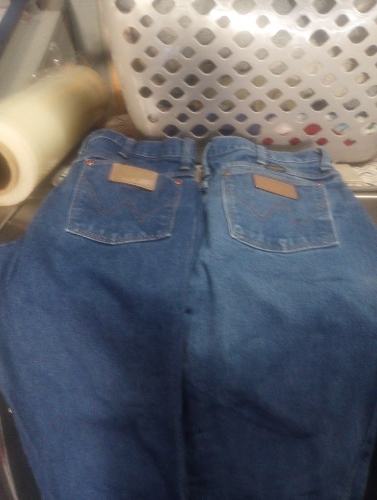 Wrangler Jeans 2pairs 31/Waste L34