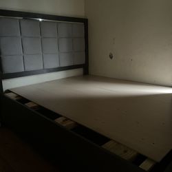 Full/Queen Bedroom Set. 