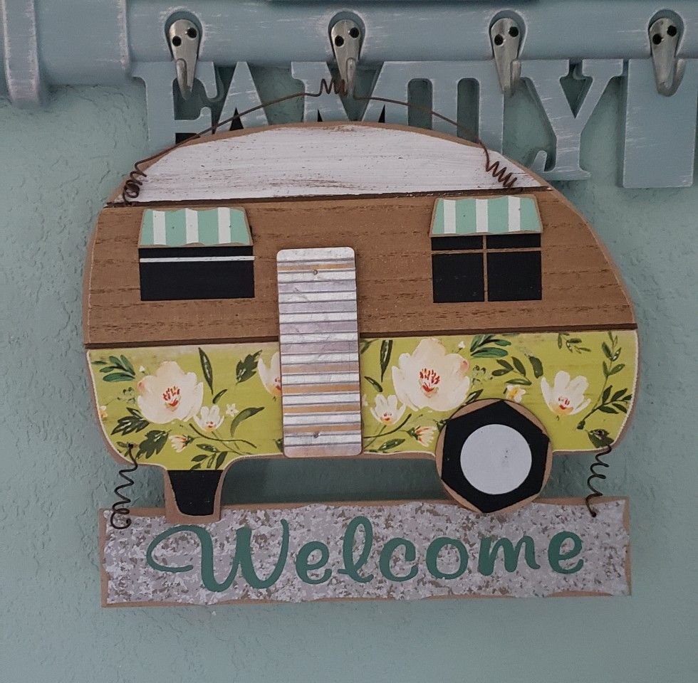 Retro Wooden RV Camper Welcome Sign