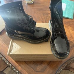 Doc martens Women’s Leather Boots Size 8