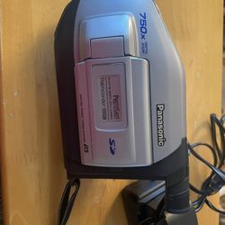 Panasonic 750 X digital zoom photo shot built in digital steel camera palmcorder VHSC