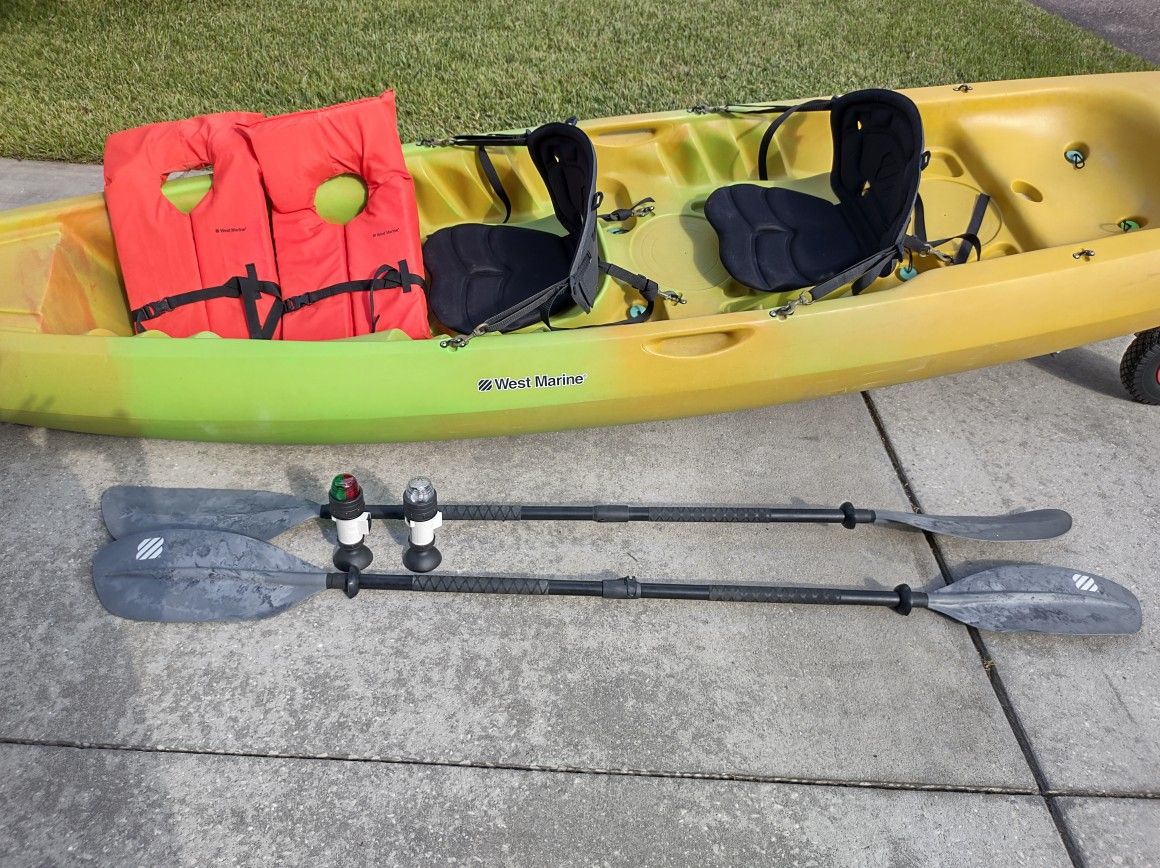 Recreational tandem kayak