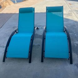 2 pool chairs
