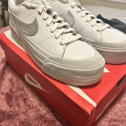 Women’s court Legacy Nike 