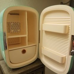 Makeup Mini Fridge 