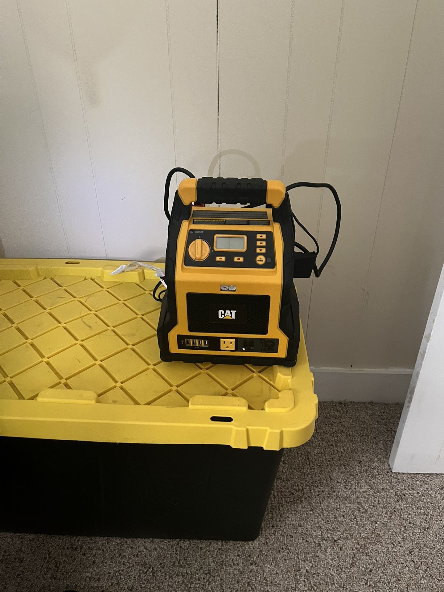 CAT Portable Jump Starter + Air Compressor