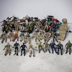 100+ GI Joe Assorted Military/ Special Forces Action Figures/Weapons/Accessories Lot Bundle Excellent Condition. The image features a large collection