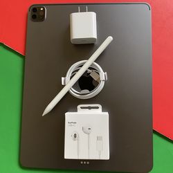 Apple IPad Pro 12.9” 5th Generation (M1 chip/ Face ID/2021) 128GB with pen, keyboard & Accessories