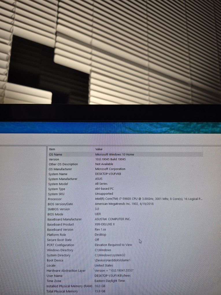 PC W/Monitor & Wireless Mouse