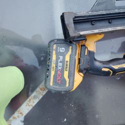 DeWalt nail framer with battery 9 hour battery