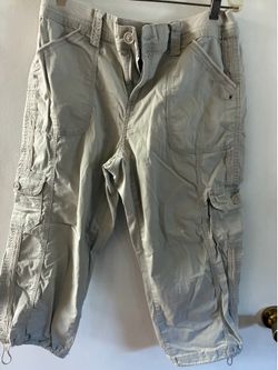 1263. Preowned khaki cargo capri Style & Co. pants size 8Petite $5.00