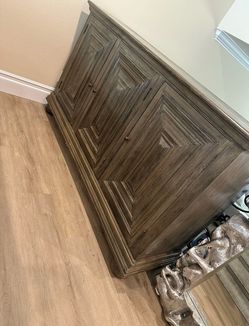 Like NEW! Unique Solid wood buffet table