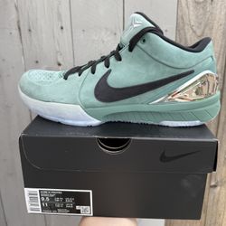 Kobe 4 Protro Girl Dad Men size 9.5