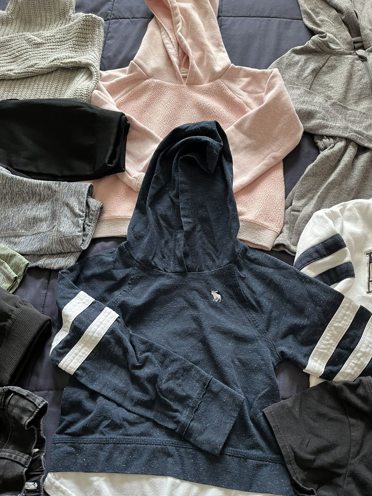 There Is A 10 Pieces Of Clothing For Girls The Size Is 5-6 There Are Good Brand All For $25 Dollars Total