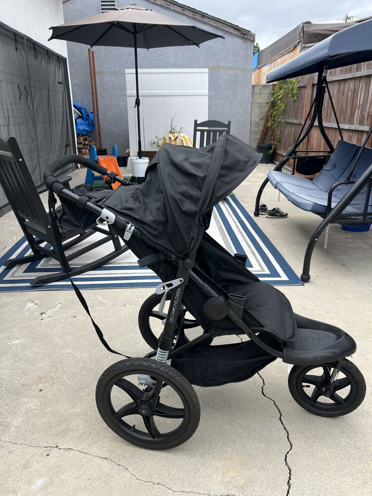 Delta jogging stroller