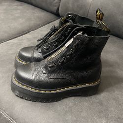 Dr. Martens Size 6 W