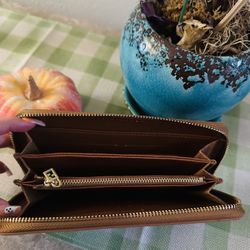 New - Nice Roomy Wallet 