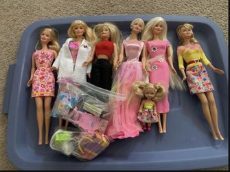 Barbie - 6 with Accessories And 2 Barbie Picture Frames