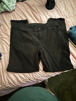 The two pants are for $10 each size 36x32 slim fit man and Nike shorts are 34 $10