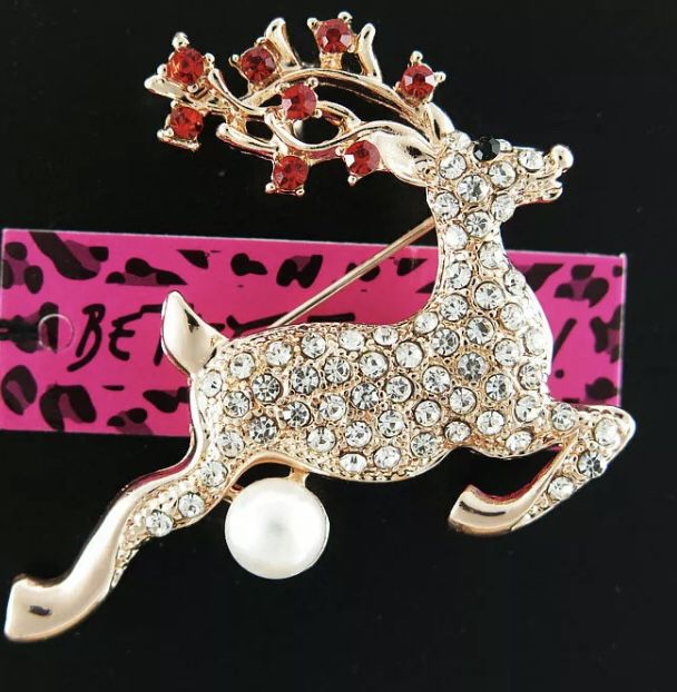 Betsey Johnson reindeer brooch 🦌 $10 $10